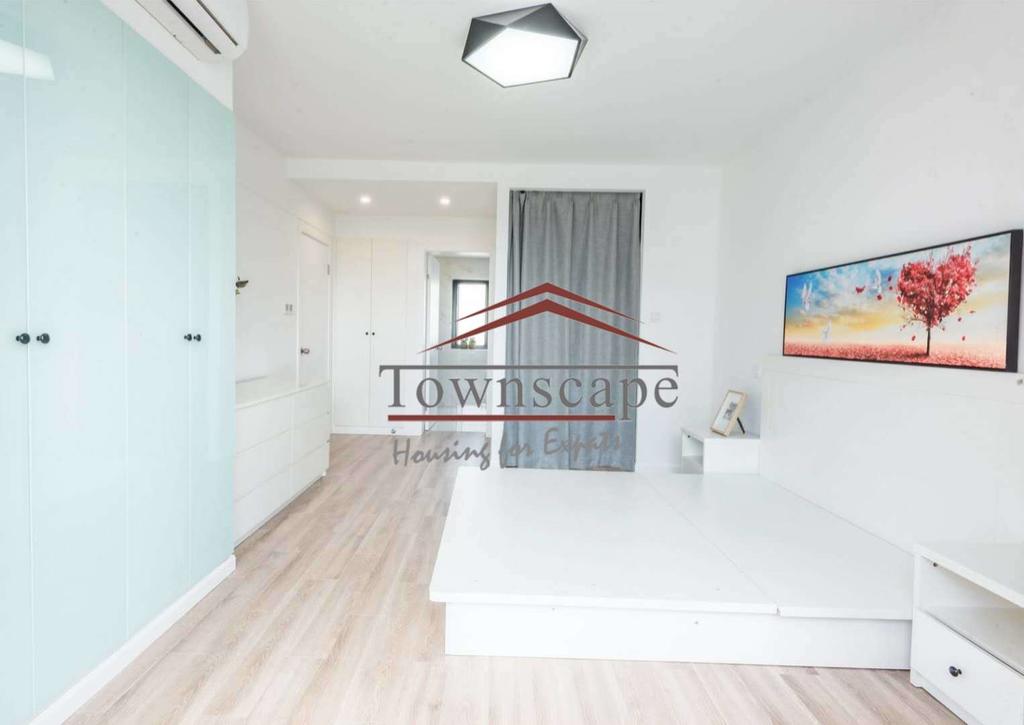  Spacious 3BR Apartment with Floor-Heating in Jingan