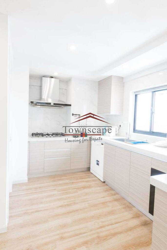  Spacious 3BR Apartment with Floor-Heating in Jingan