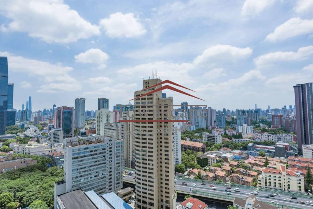  Spacious 3BR Apartment with Floor-Heating in Jingan