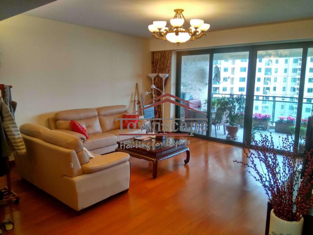  Family Apartment in Hongqiao near Metro Line 2