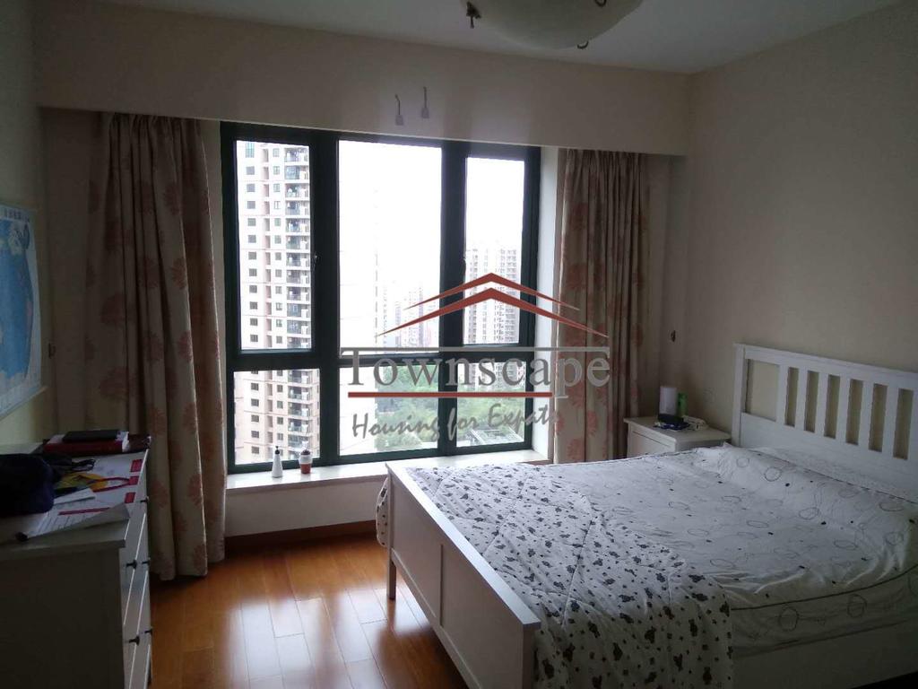  Family Apartment in Hongqiao near Metro Line 2