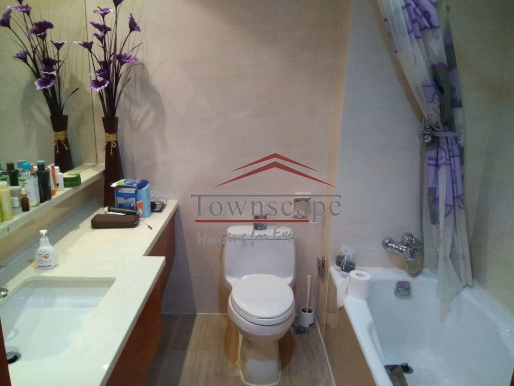  Family Apartment in Hongqiao near Metro Line 2