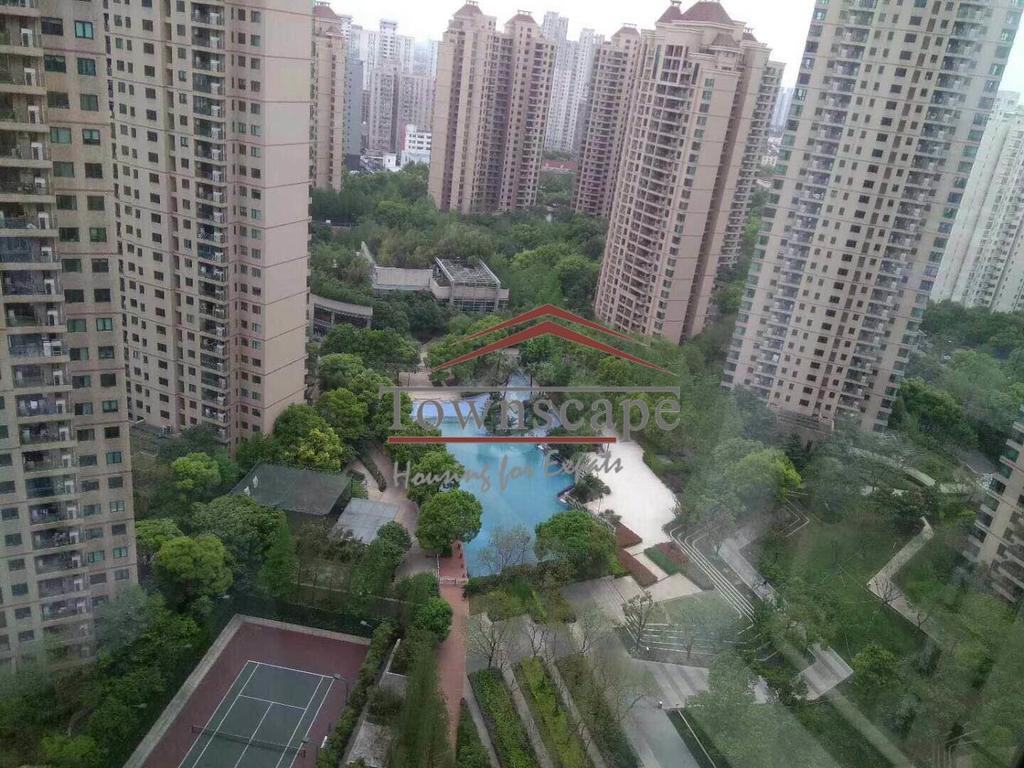  Family Apartment in Hongqiao near Metro Line 2