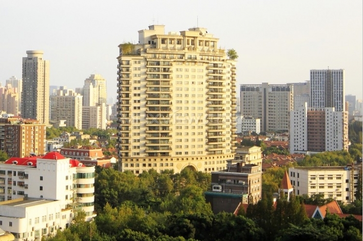  High-End 2BR Apartment in Hengshan Road