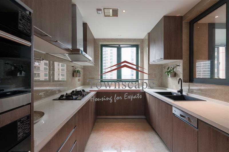  Spectacular 4BR Apartment in Hongqiao near Metro Line 2