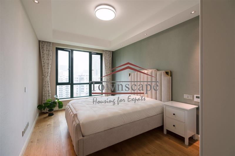  Spectacular 4BR Apartment in Hongqiao near Metro Line 2