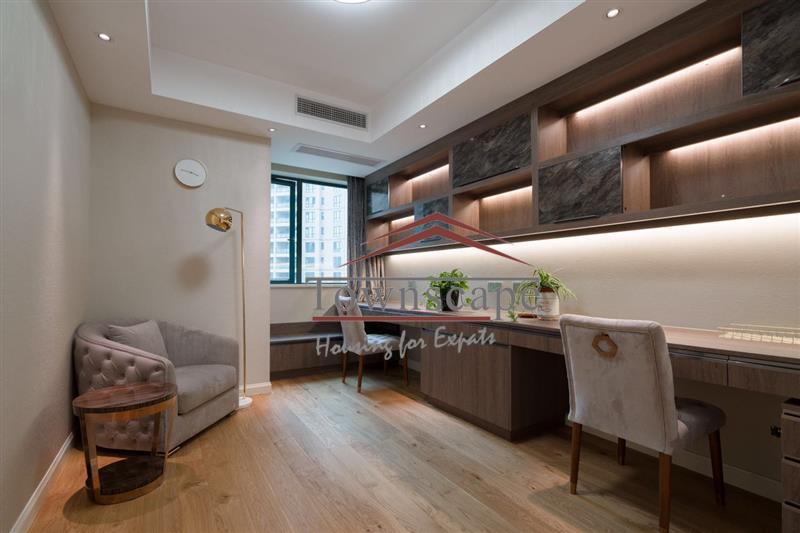  Spectacular 4BR Apartment in Hongqiao near Metro Line 2