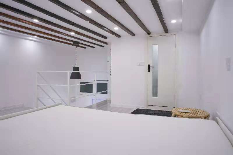  Great 2BR Apartment with 60sqm Terrace near The Bund