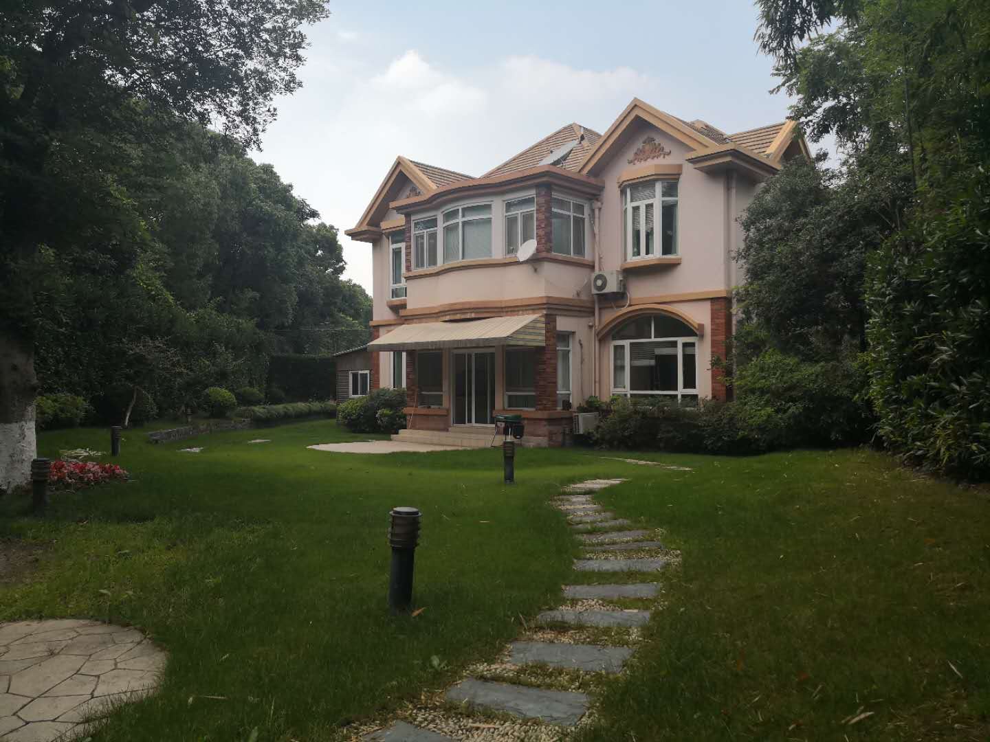  Modern Villa with Big Garden near German and French School