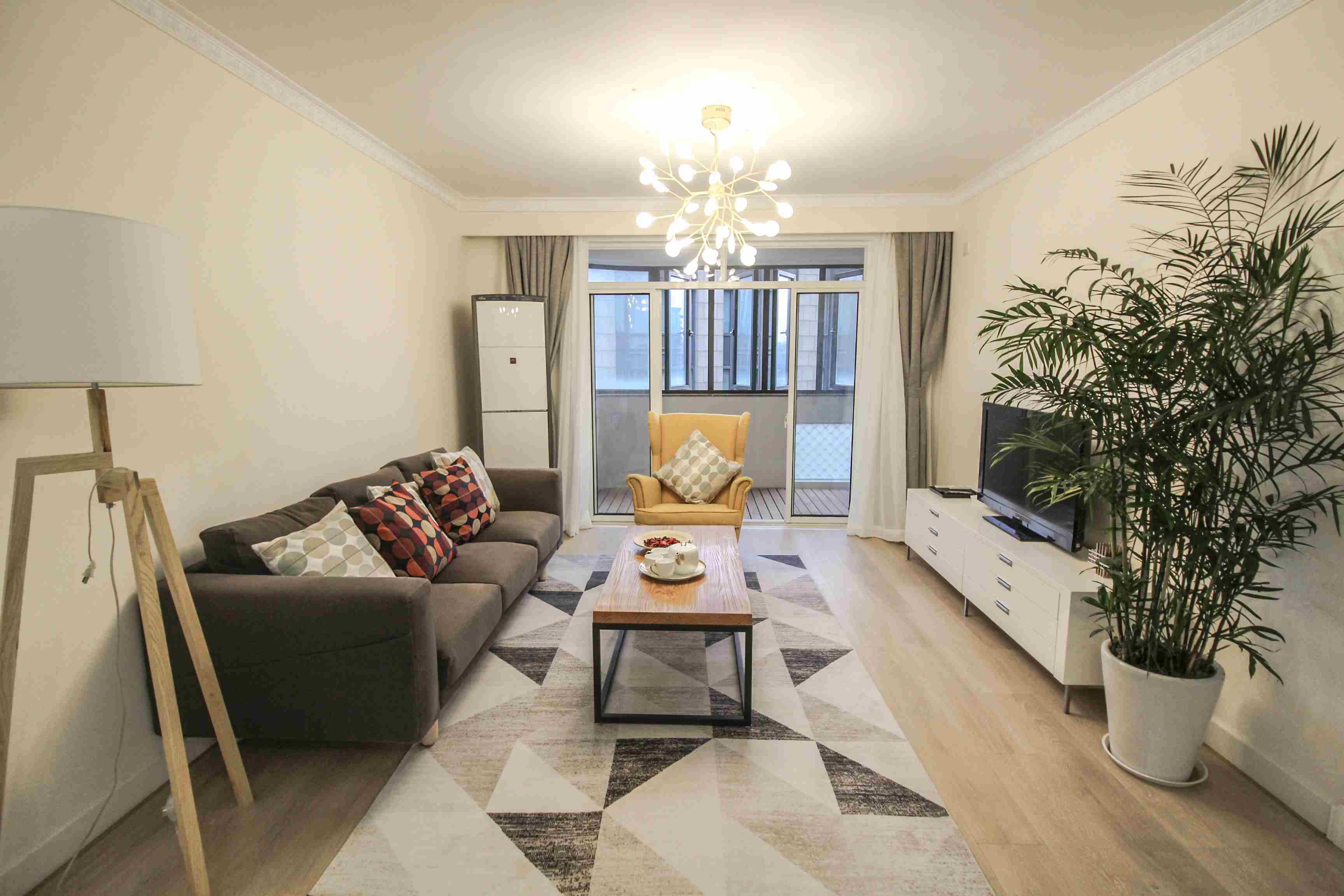  Spacious 2BR Apartment in Xintiandi