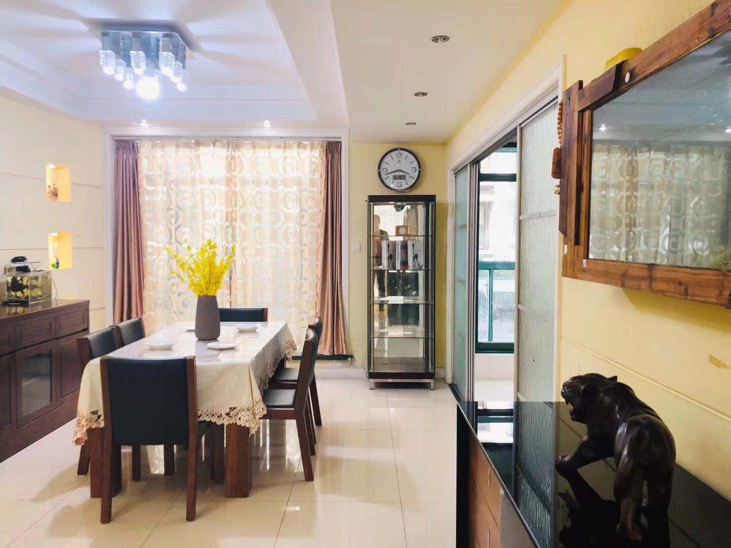  4BR Duplex Apartment in Hongqiao near Zhongshan Park