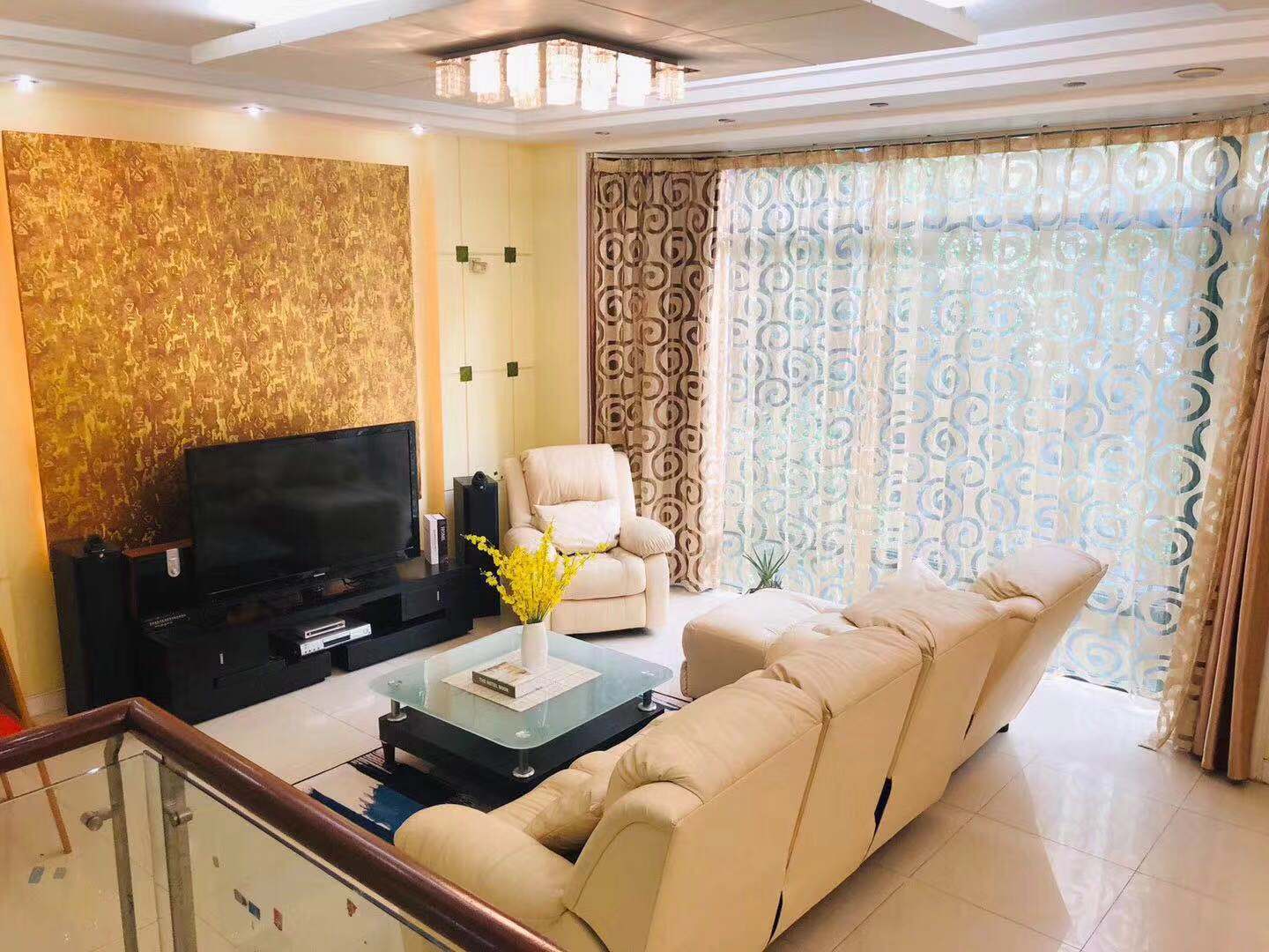  4BR Duplex Apartment in Hongqiao near Zhongshan Park