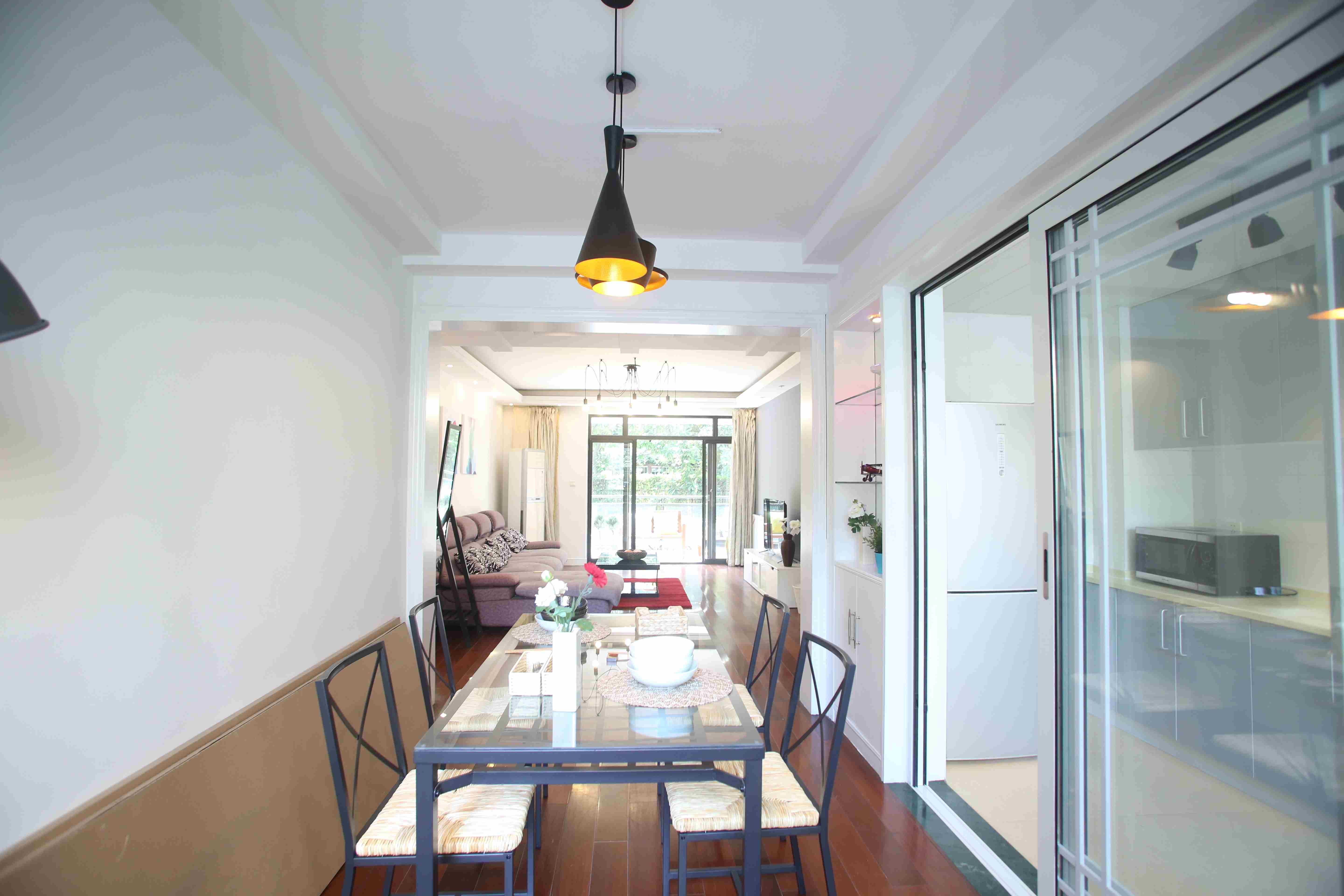  Ample 2BR Apartment near Xintiandi