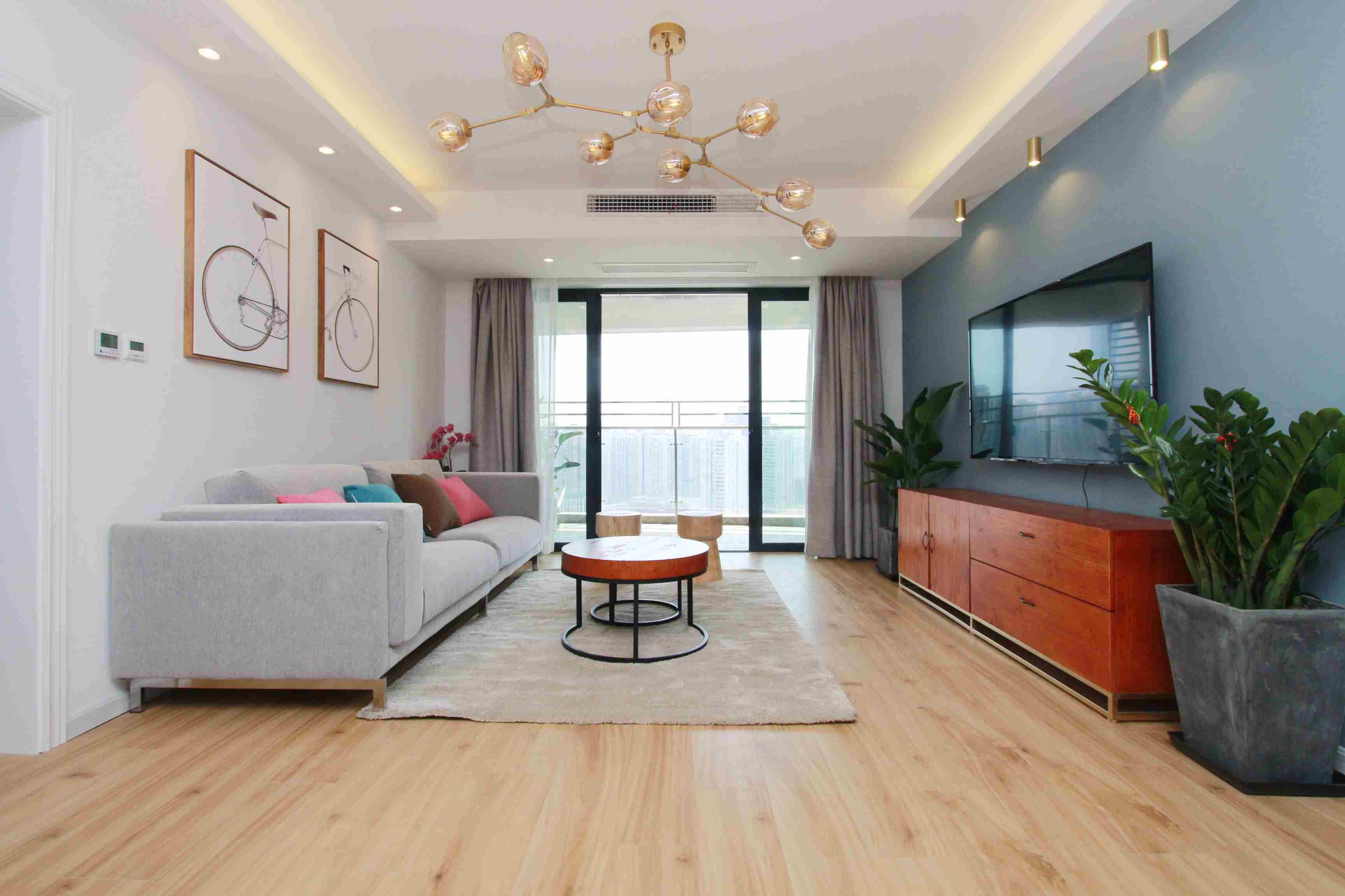  High-End 2BR Apartment next to West Nanjing Road Metro station