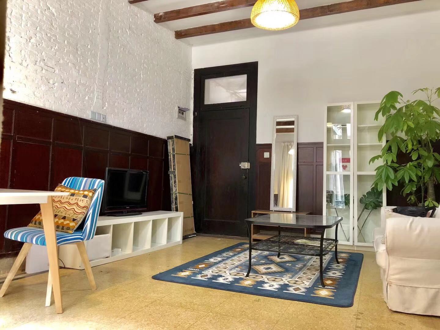  1BR Old Apartment with Garden nr West Nanjing Road