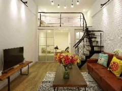 Beautiful Loft Apartment with Patio