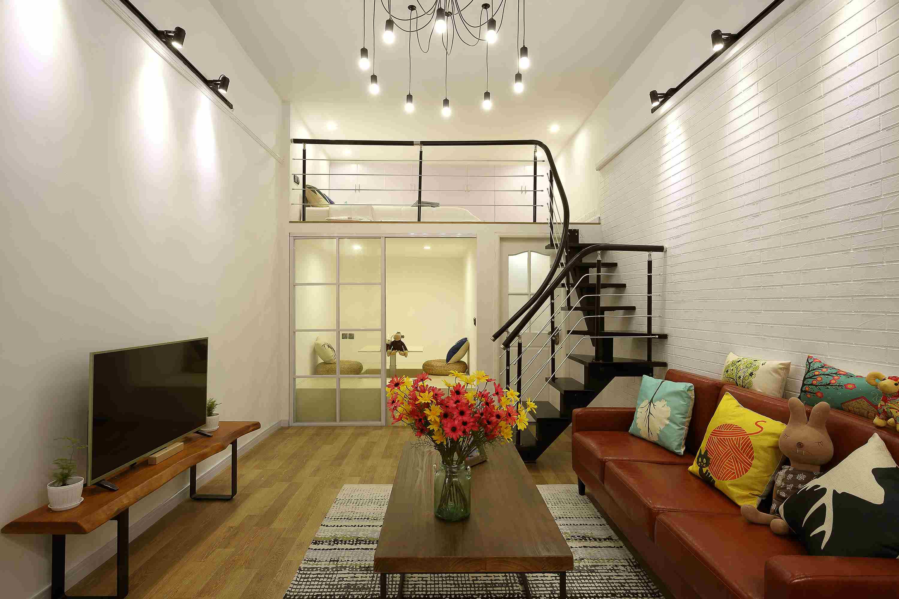  Beautiful Loft Apartment with Patio