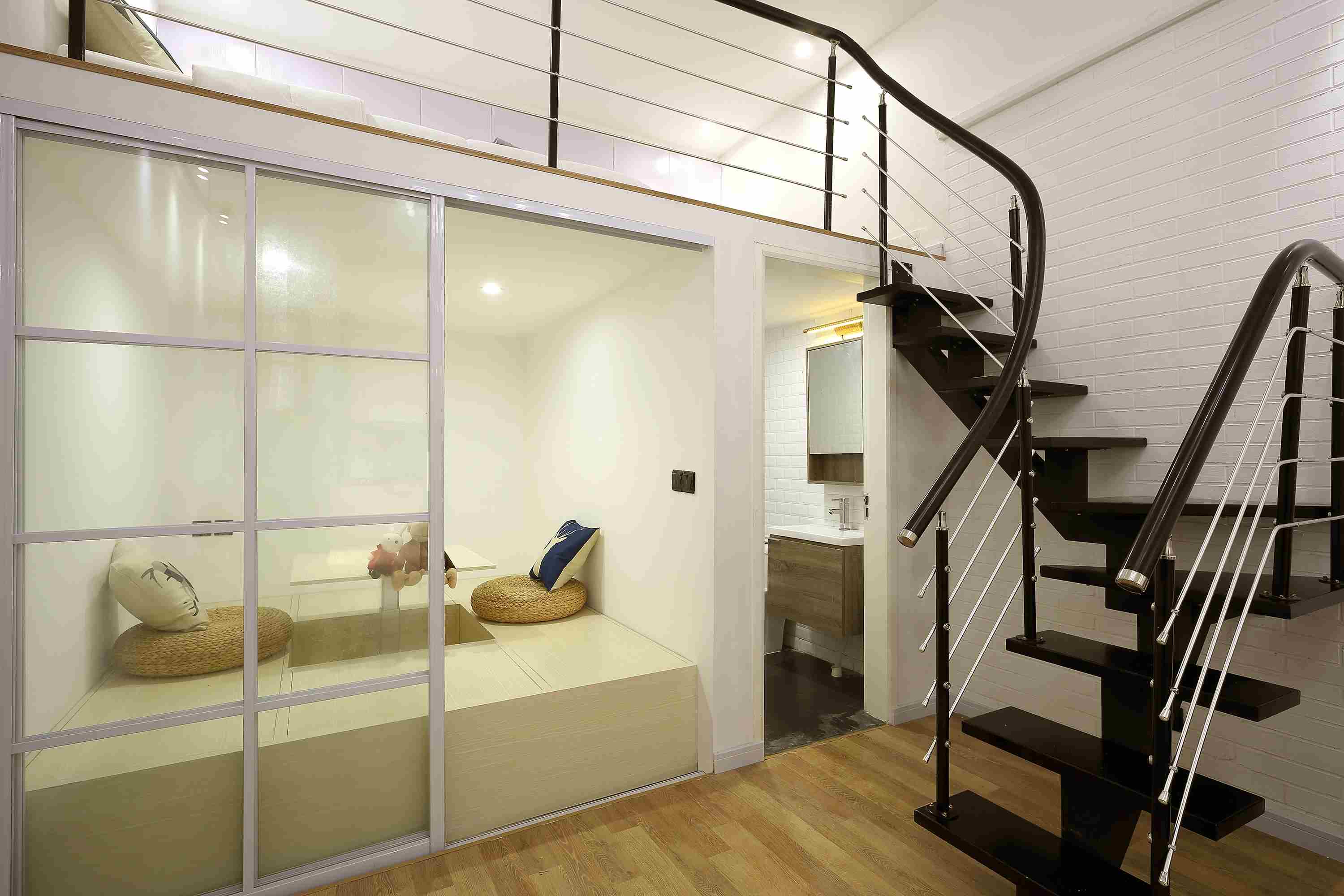  Beautiful Loft Apartment with Patio