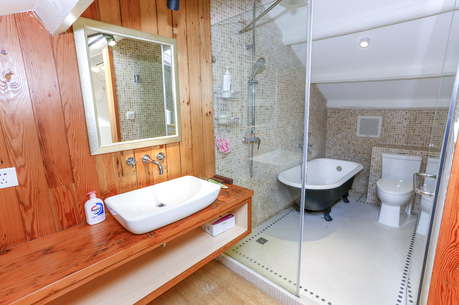 loft bath Large-Terraced FFC House Apartment for Rent in Shanghai
