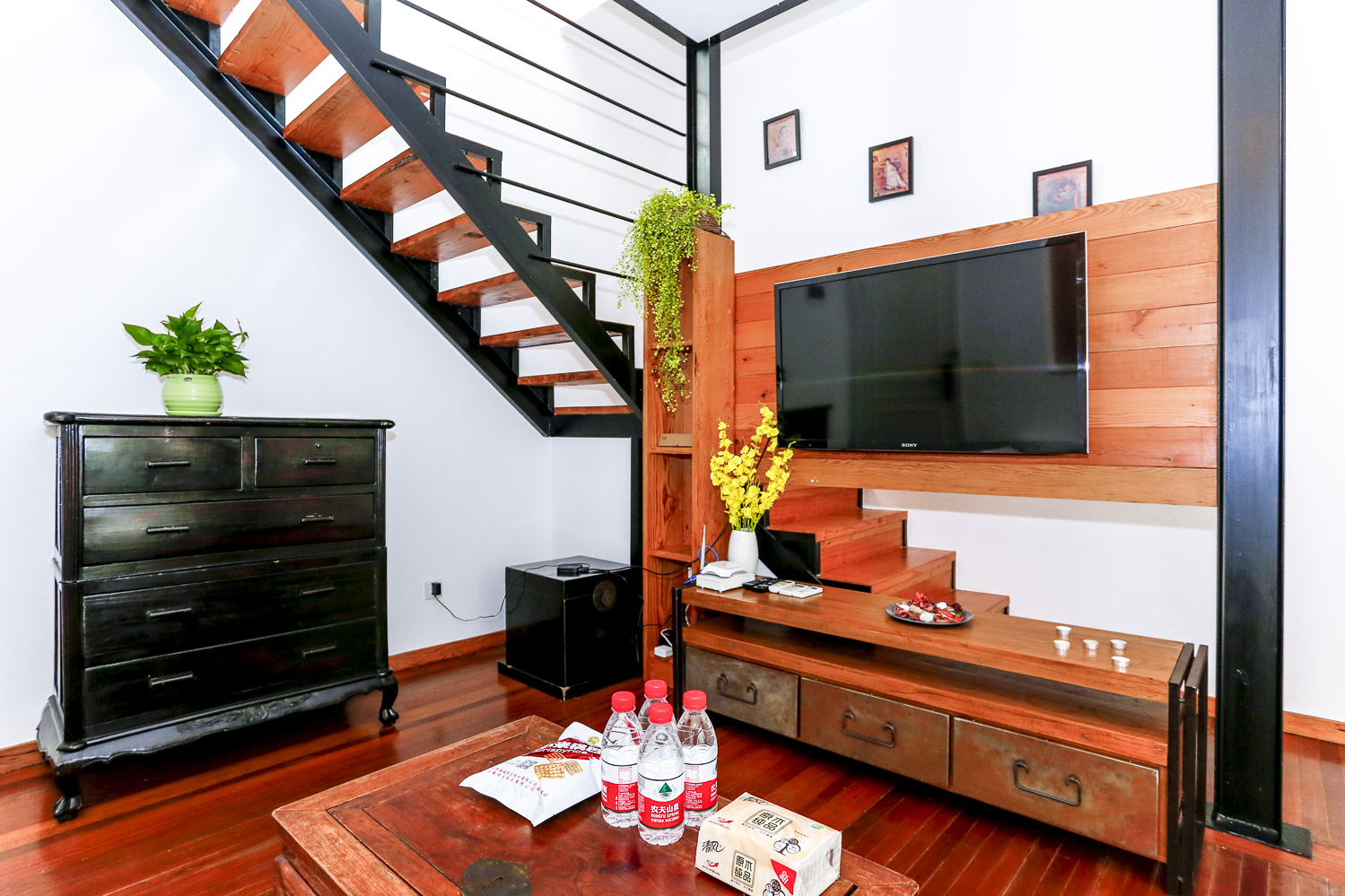 stairs and tv Large-Terraced FFC House Apartment for Rent in Shanghai