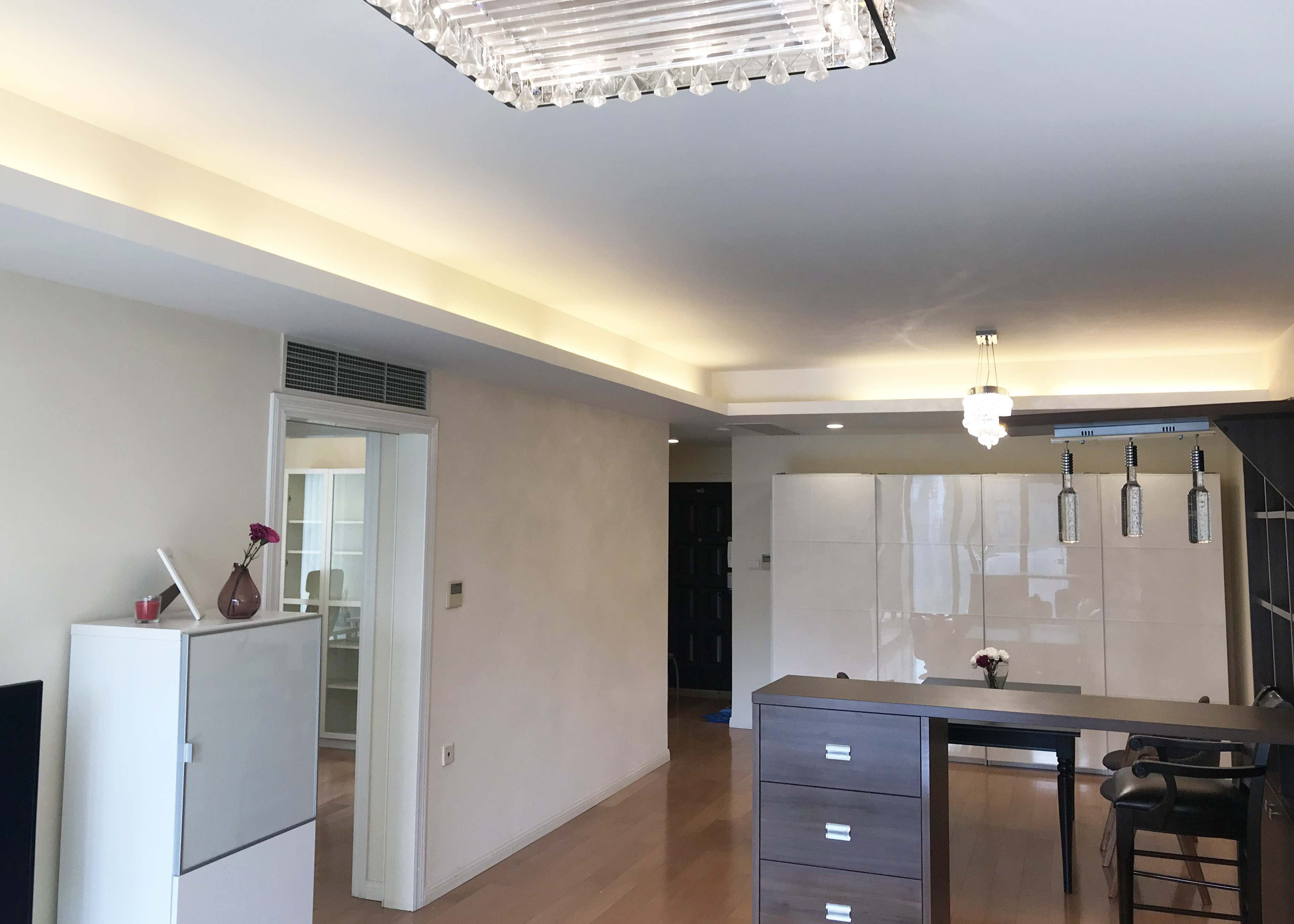 Big livingroom Bright Novel City Apartment in Xujiahui Shanghai for Rent