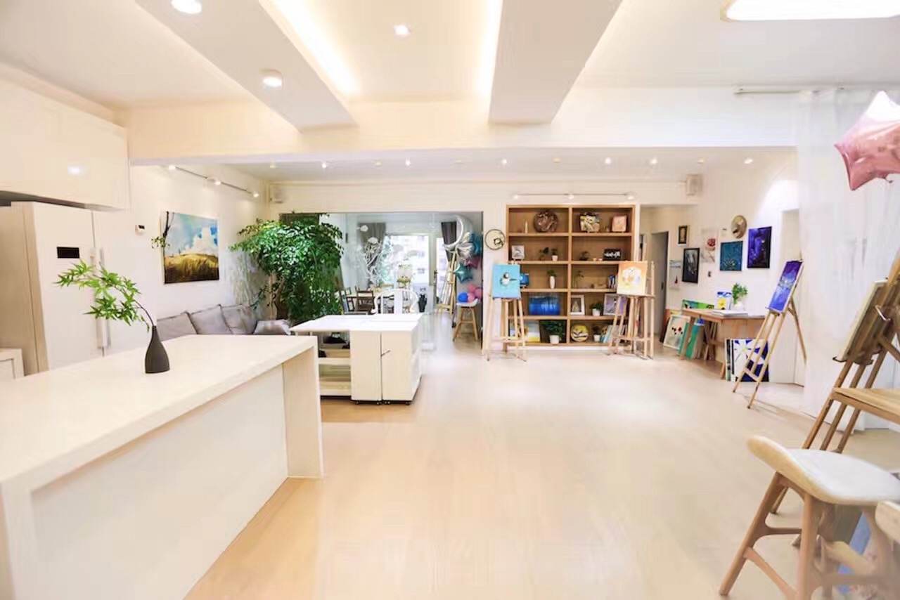 50sqm open space Large Ultra-modern FFC Apartment for Rent in Shanghai