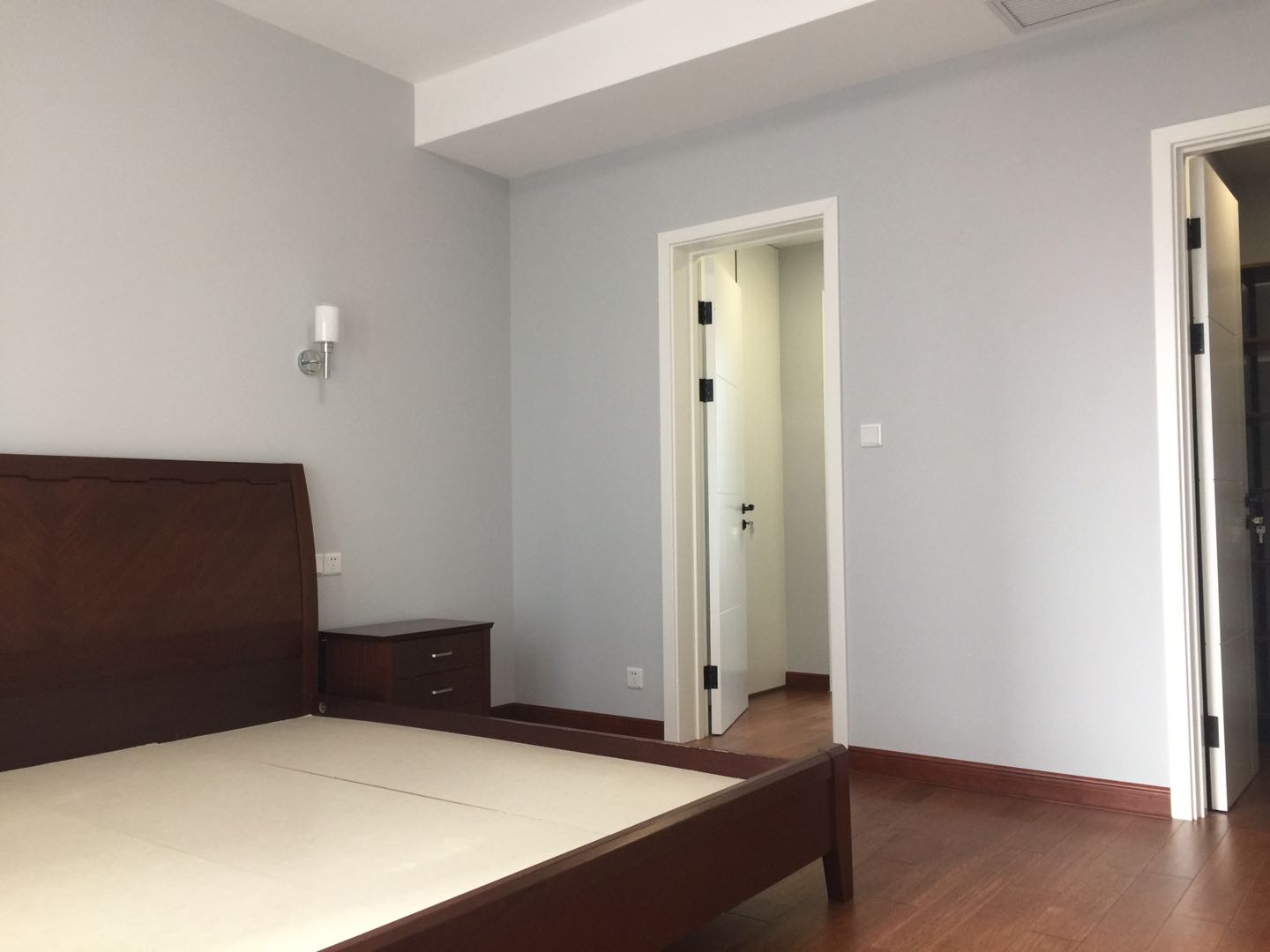 new bed Brand-new Spacious LJZ CBD Apartment for Rent in Shanghai