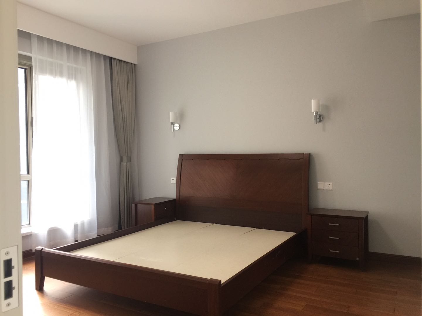New BED Brand-new Spacious LJZ CBD Apartment for Rent in Shanghai