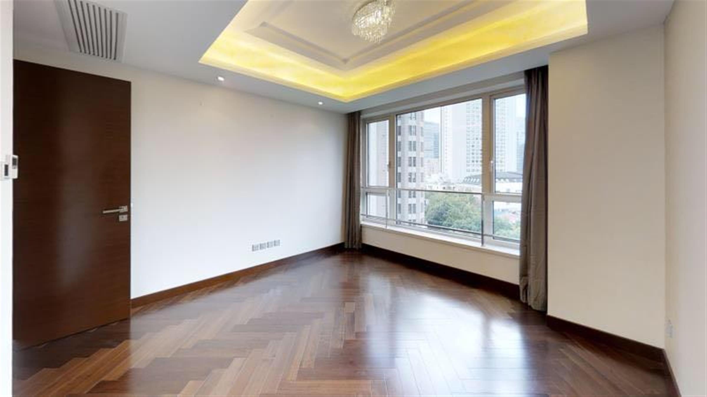 Bright Windows  New Luxury FFC Apartment in Paragon for Rent