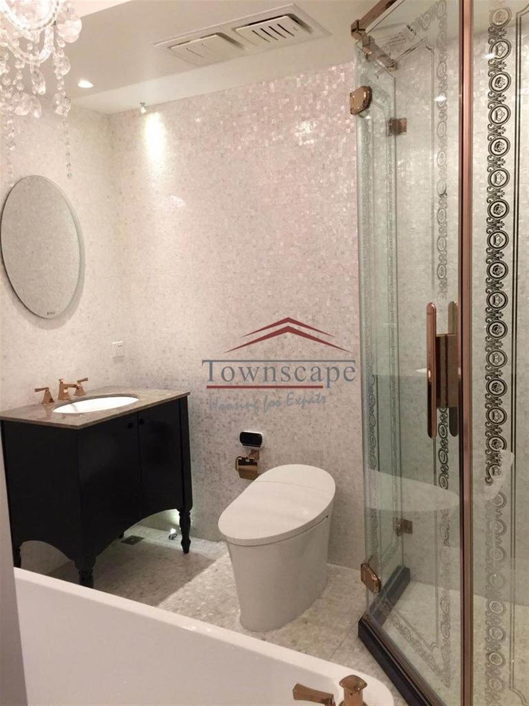 Bathtub Ultra-lux Renovated Sinan Mansions Spacious Apartment in Shanghai for Rent
