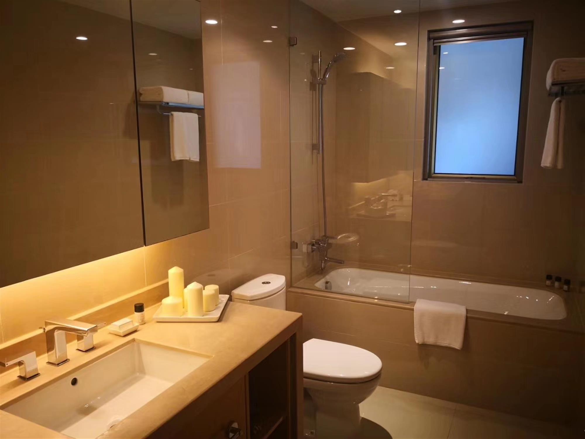 bathtub High-End Gubei Service Apartments Available in Shanghai