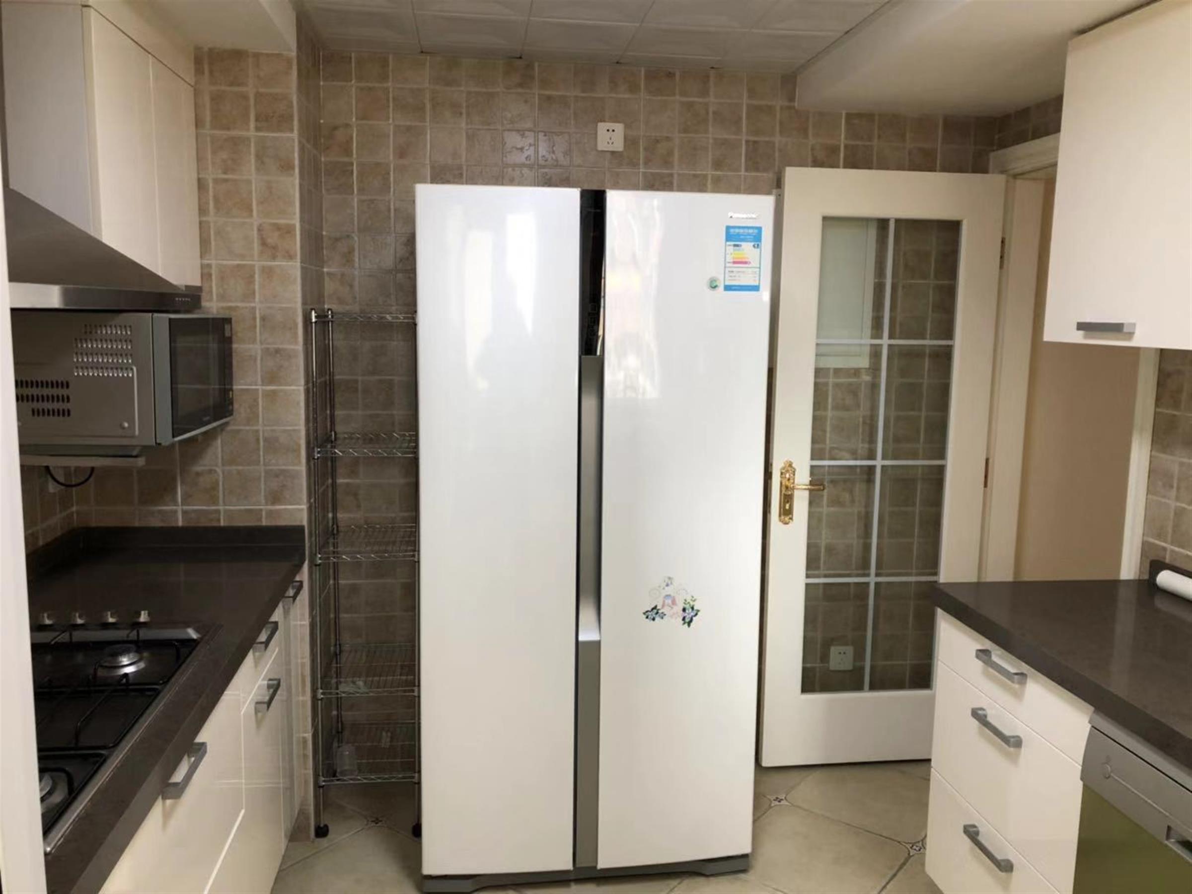 Double Door Fridge Large Central FFC Apartment for Rent in Shanghai