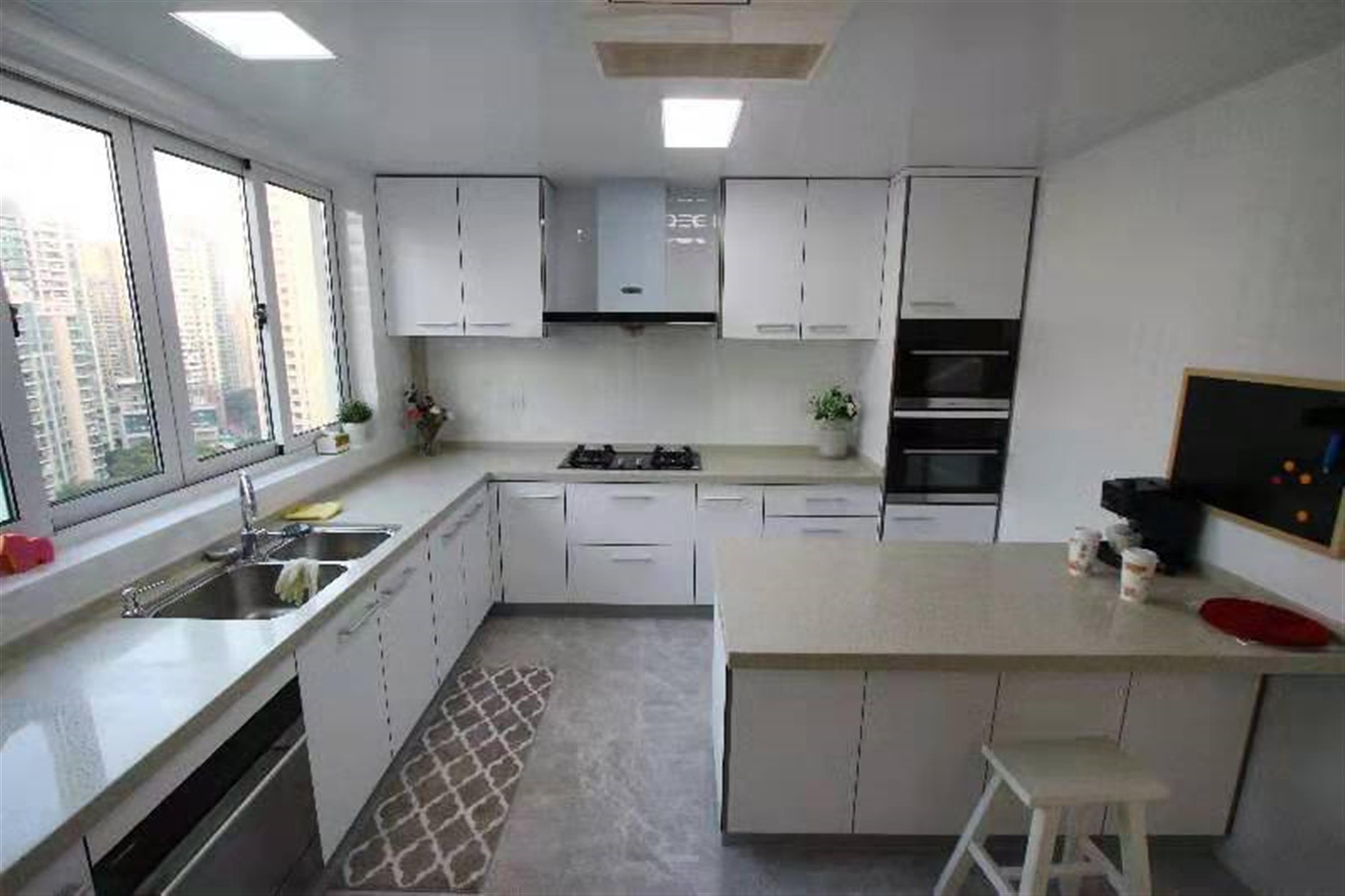 Huge Kitchen New Lux Penthouse Duplex in Da’an Garden in Jing’an for Rent in Shanghai