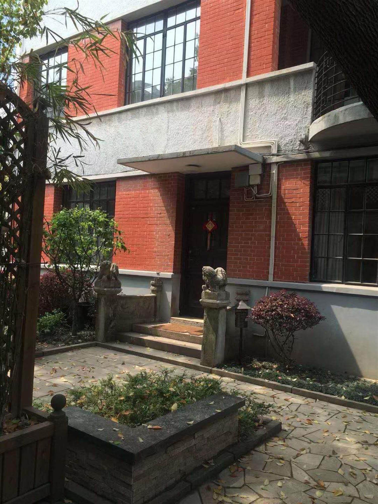 Independent 3-Story House w Garden in Jing’an for Rent in S