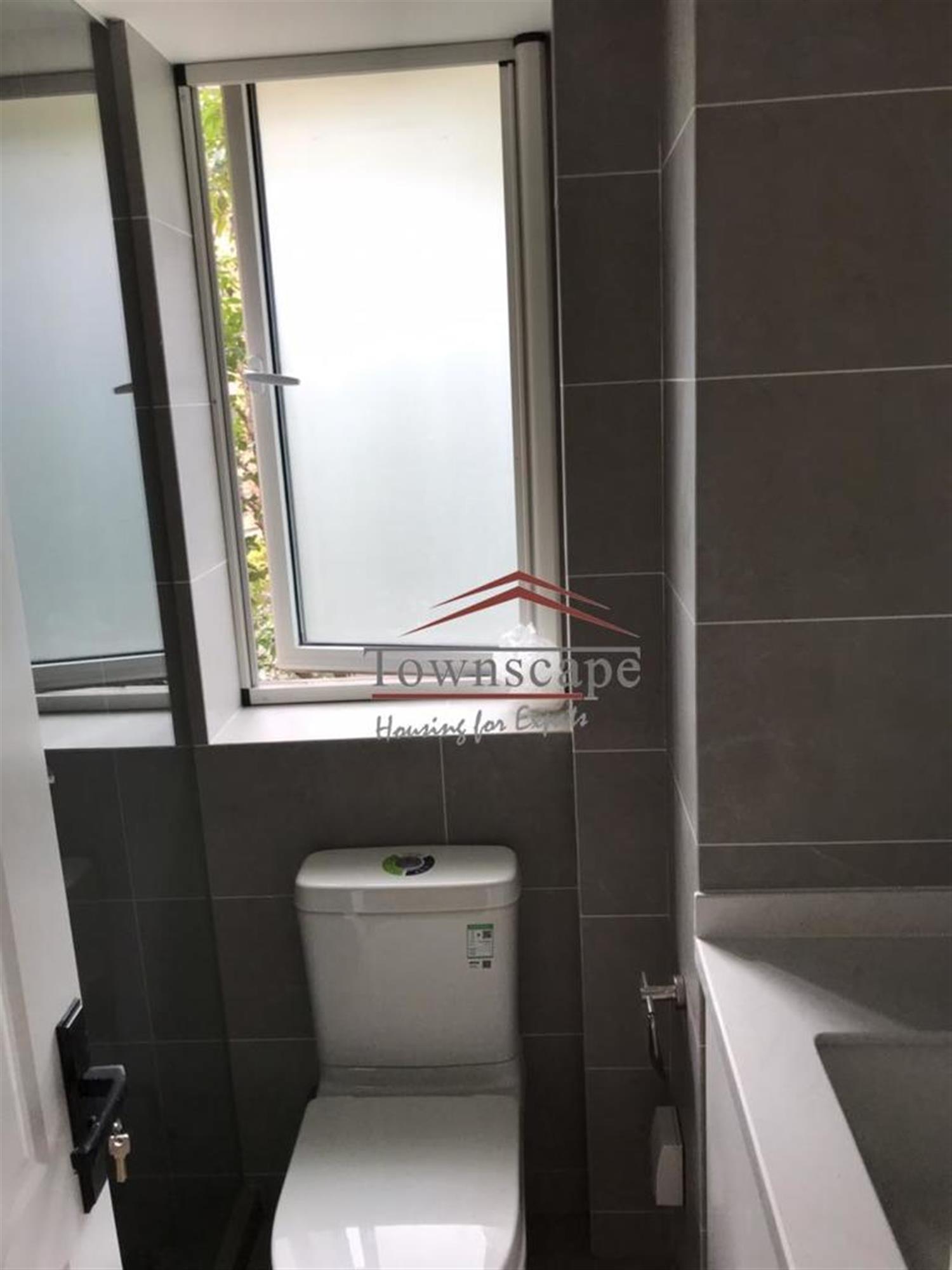 batTub Modern Large Xujiahui Apartment for Rent in Shanghai