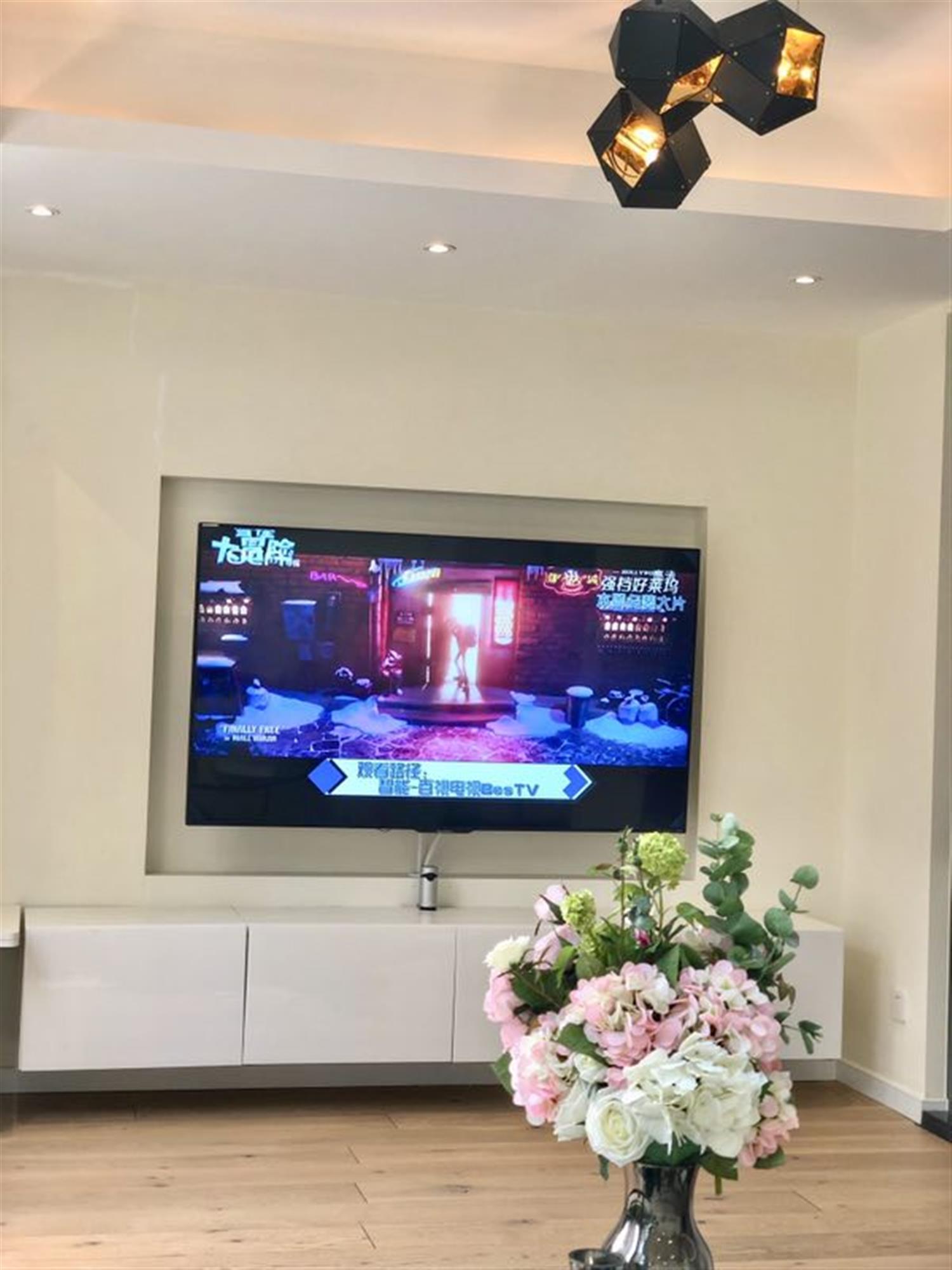 Big TV Huge Exclusive Yard with 1F of Standalone Hongqiao Lane House for Rent in Shanghai