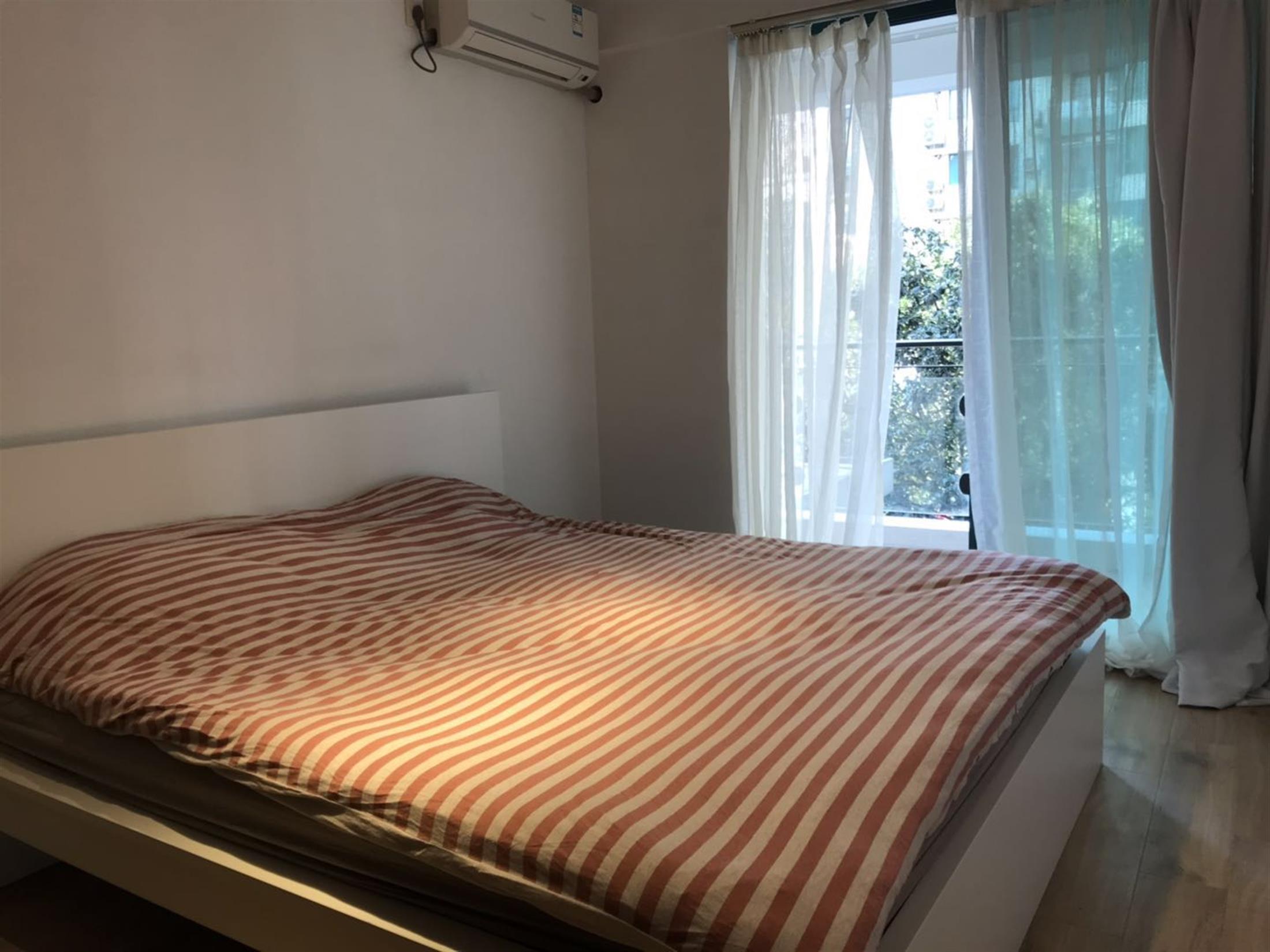 new bed Low Priced Oriental Manhattan Apartment for Rent in Shanghai