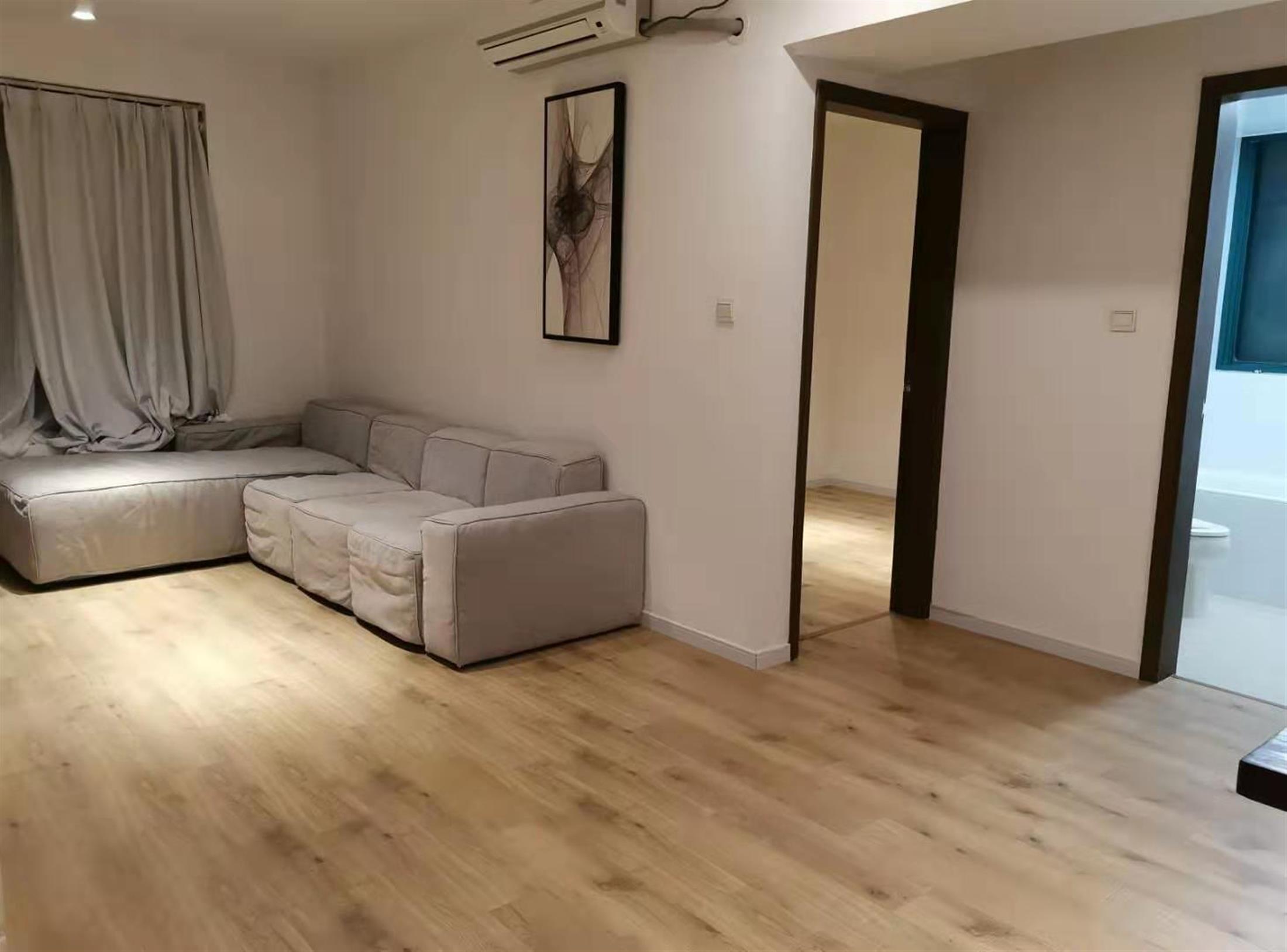 Beautiful Floors Low Priced Oriental Manhattan Apartment for Rent in Shanghai