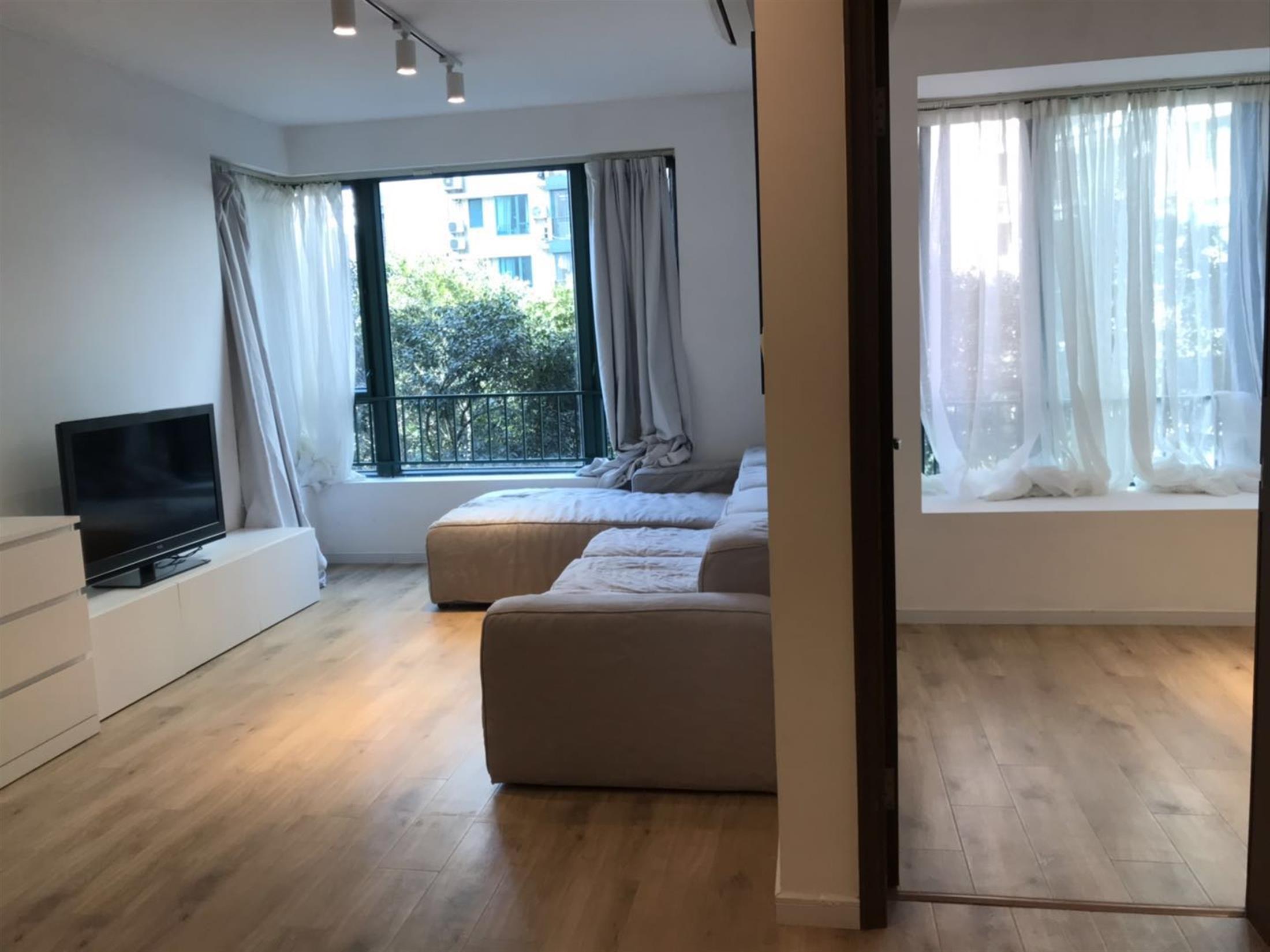 spacious rooms Low Priced Oriental Manhattan Apartment for Rent in Shanghai