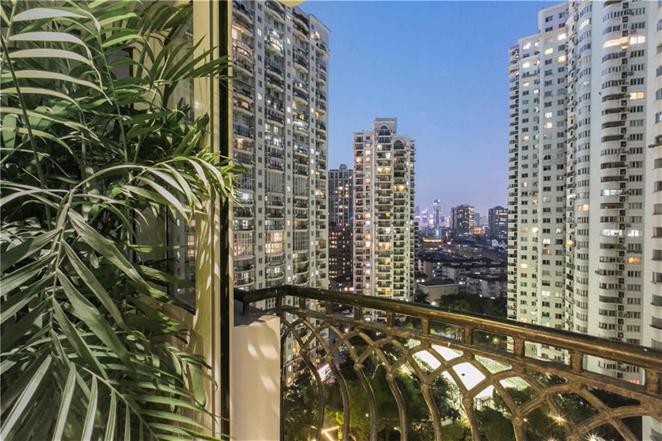 Nice views FFC Duplex w Brand-New Furnishings for Rent in Shanghai