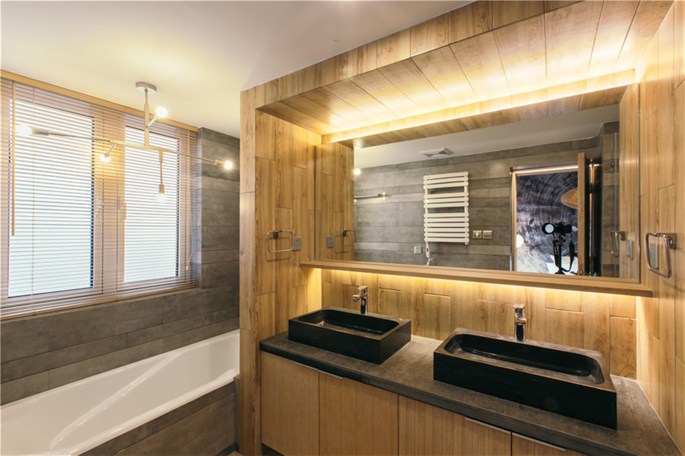 Two Sinks FFC Duplex w Brand-New Furnishings for Rent in Shanghai
