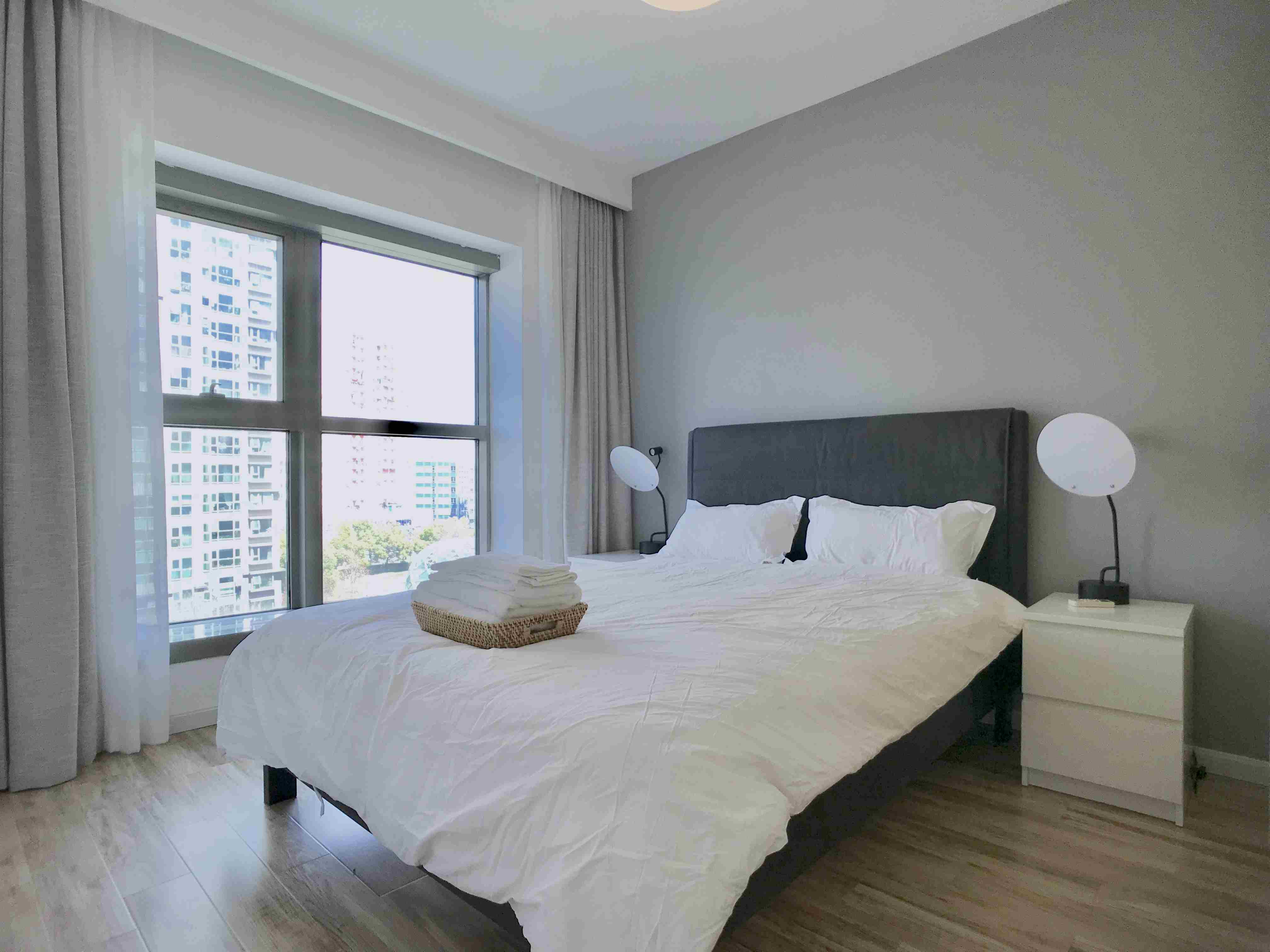 Comfy beds Modern Spacious 8 Park Ave Apartment for Rent in Shanghai