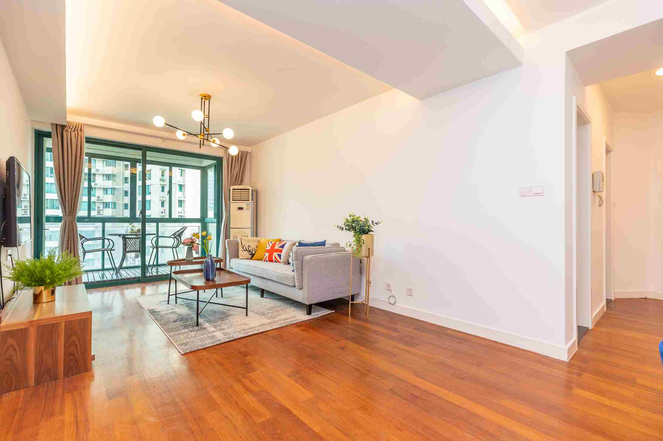 Bright Oriental Manhattan Apartment for Rent in Shanghai