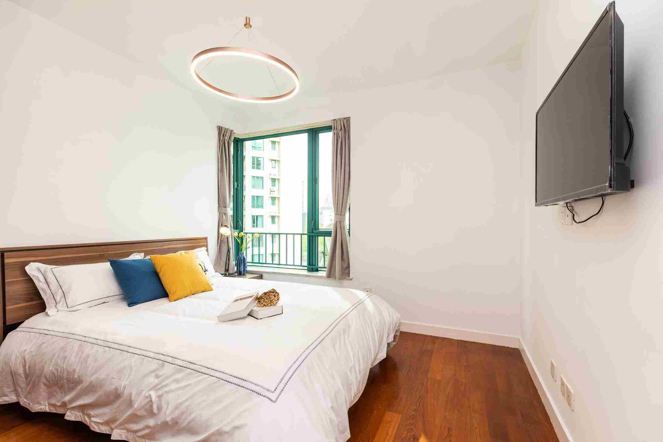 Big bed Bright Oriental Manhattan Apartment for Rent in Shanghai