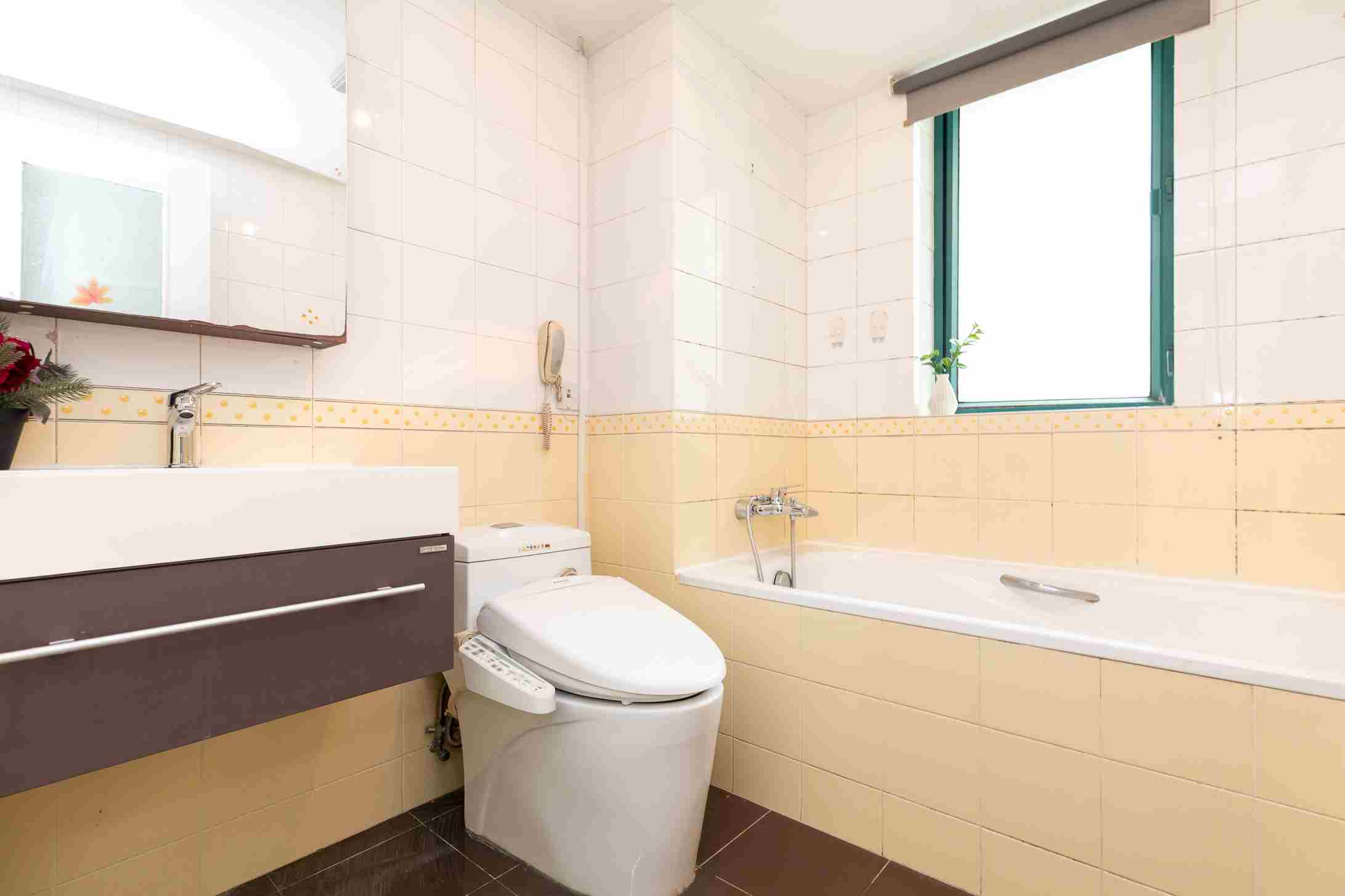 bathtub Bright Oriental Manhattan Apartment for Rent in Shanghai