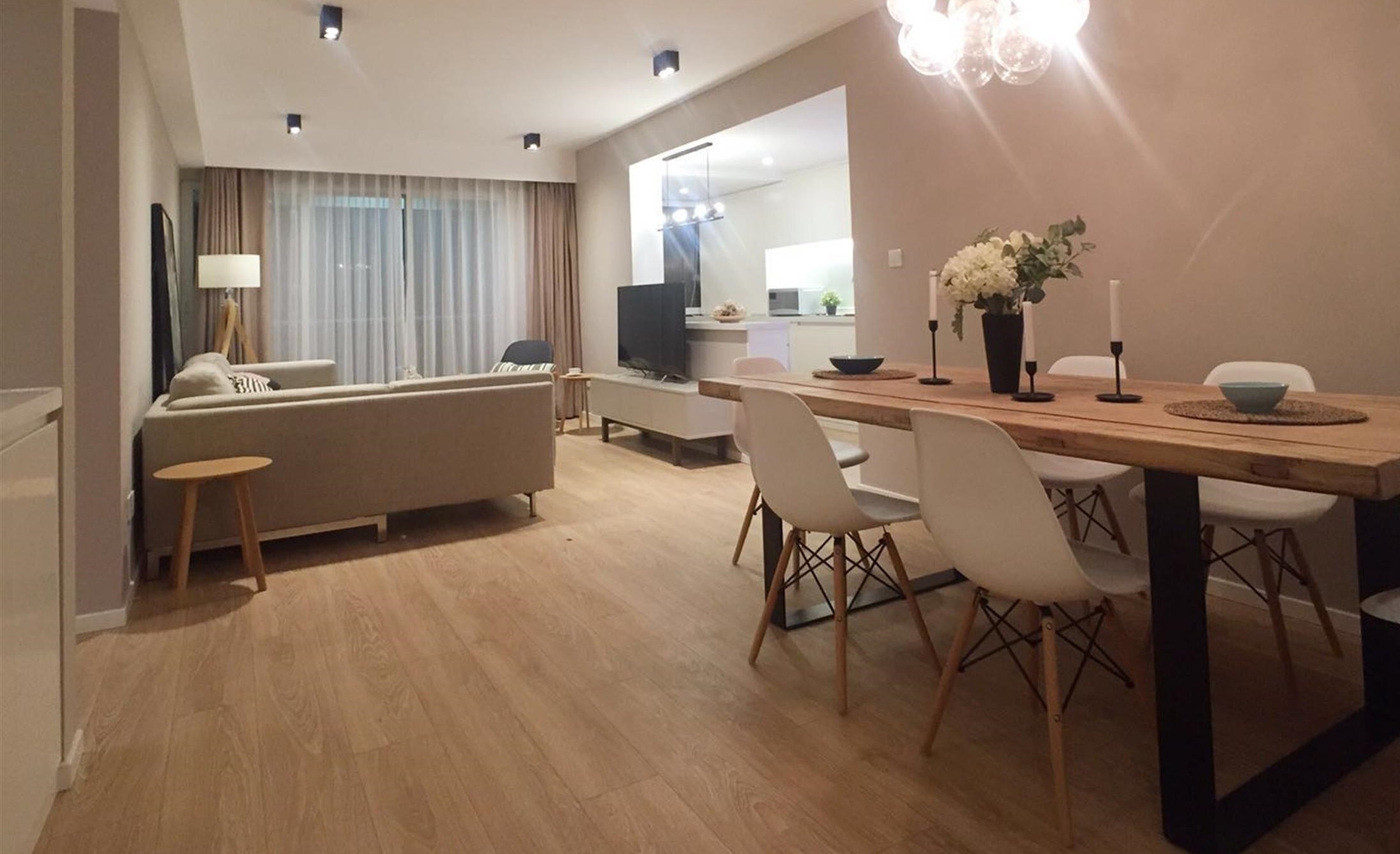 Gorgeous floors Gorgeous Modern Open FFC Apartment in Shanghai for Rent