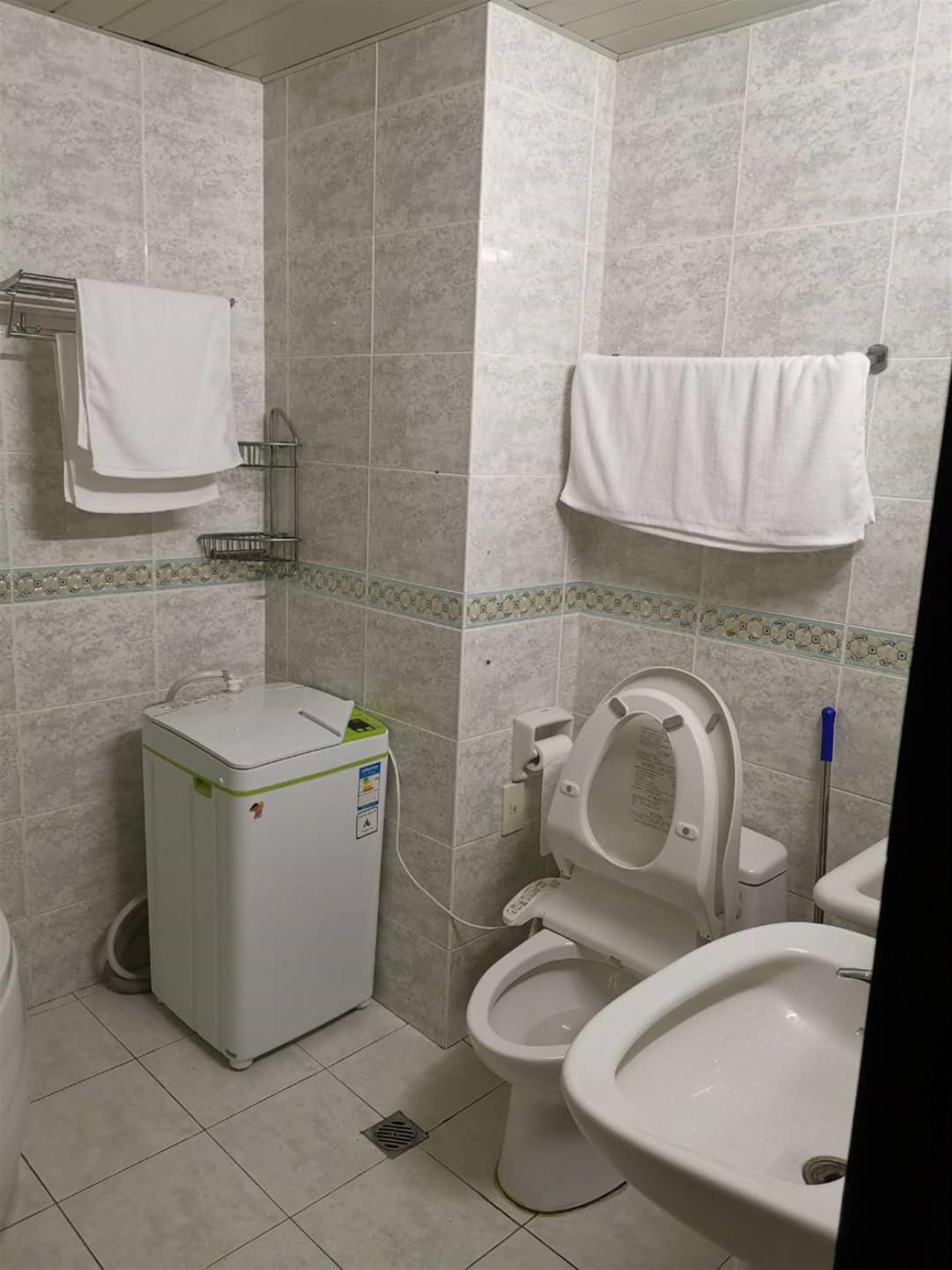 Japanese-style toilet Large Comfy Yu Garden Apartment for Rent in Shanghai