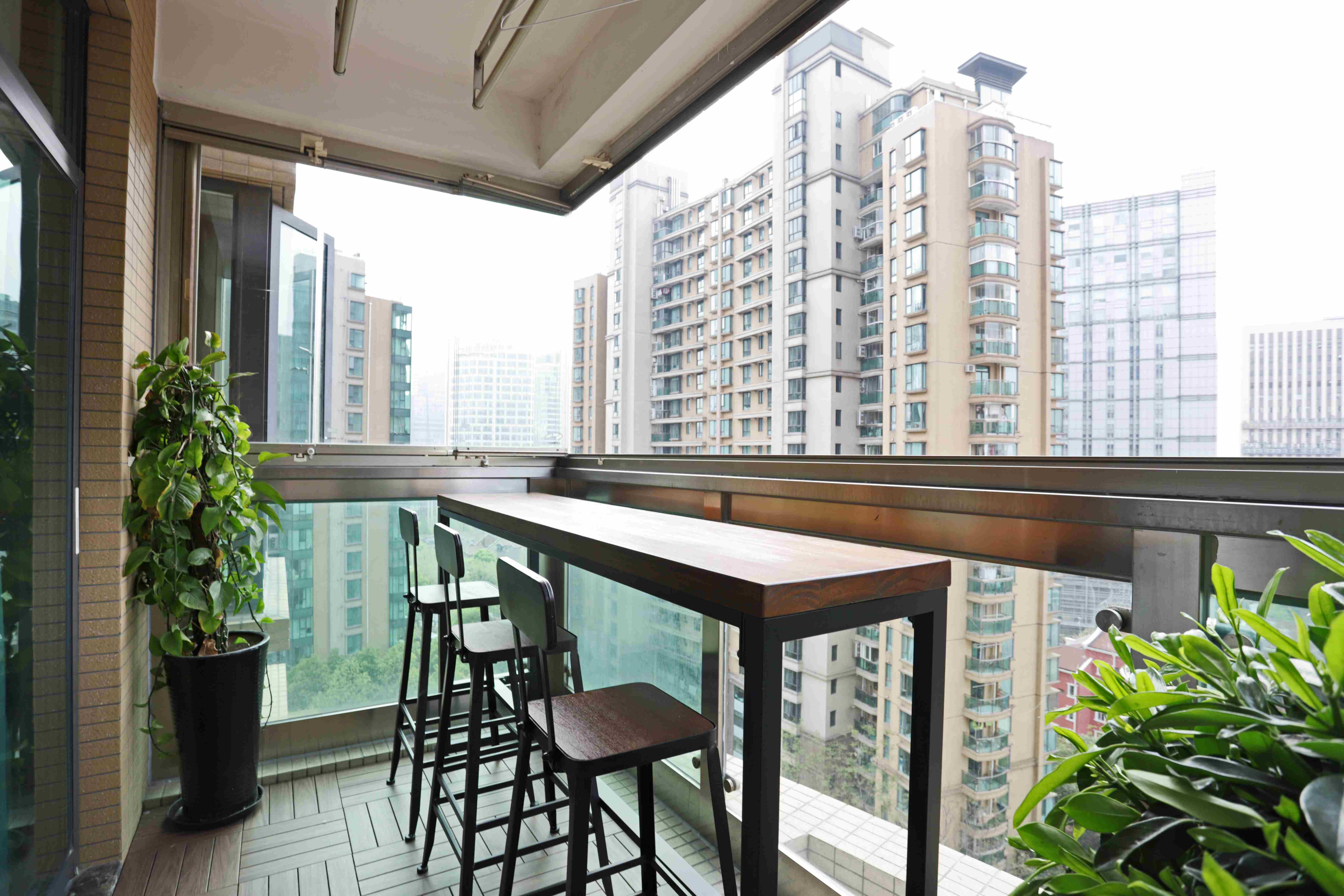 open bar Large Ladoll Apartment w Great Views in Shanghai for Rent