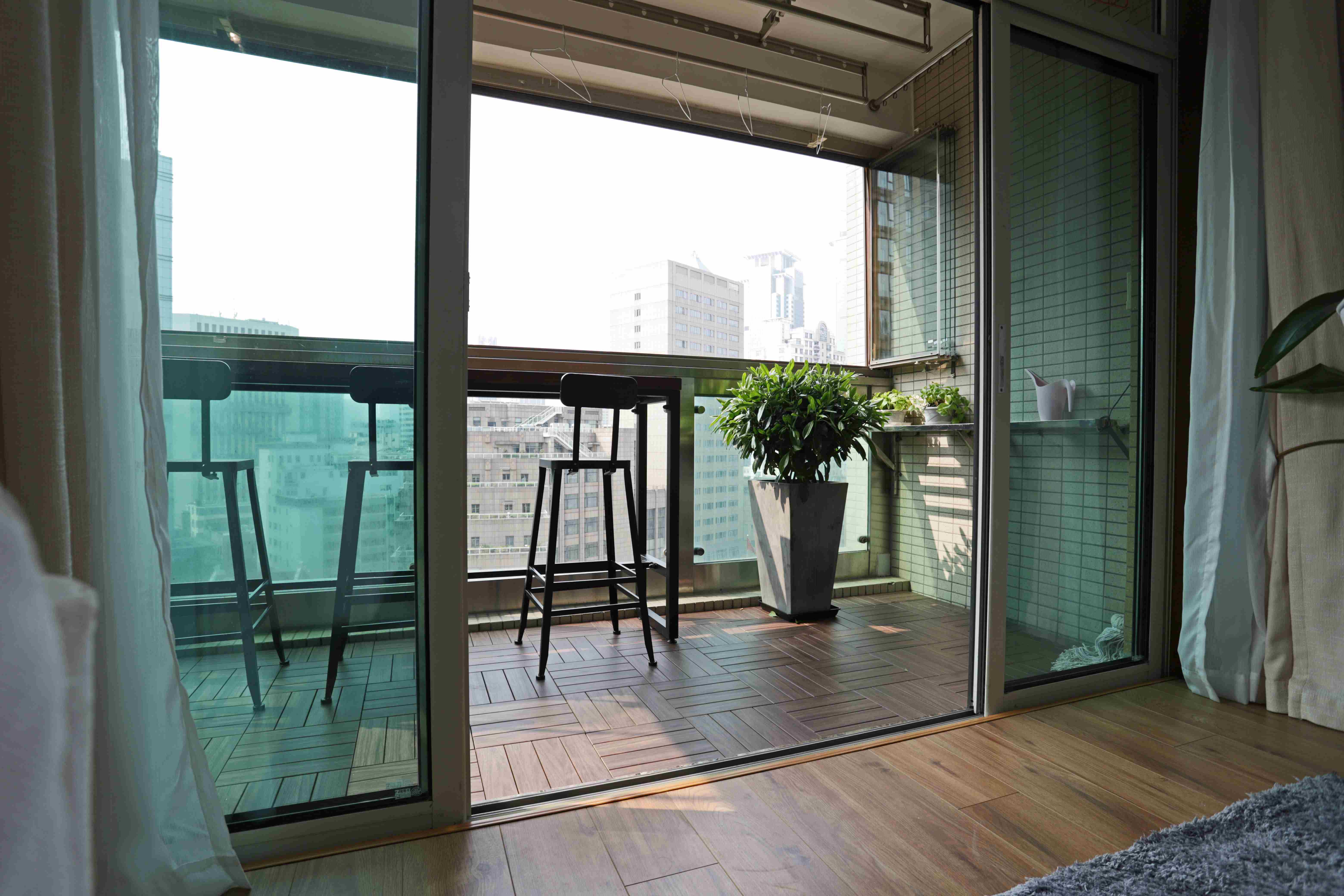 big balcony Large Ladoll Apartment w Great Views in Shanghai for Rent