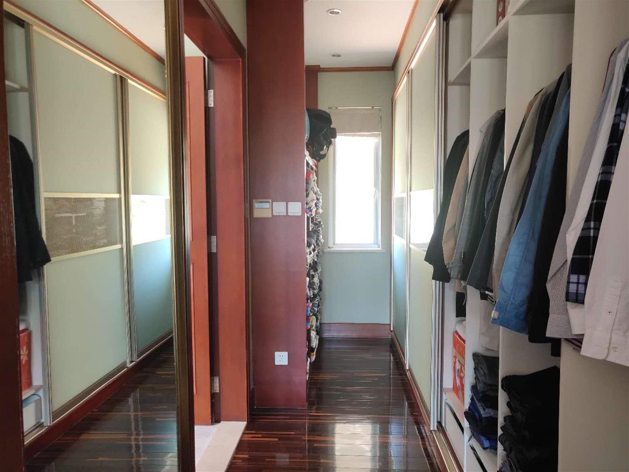 His walk-in closet Large House in Qingpu